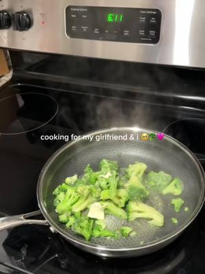 a meal i could eat 365 days a year🤣👏🏾! simple , healthy & tastyyyyy 🥙🥢 #fyp #ashtheprincess_ #foodiesoftiktok #hibachi #hibachiathome #hibachibenihanateriyaki #cookingformygf #cookingformygirlfriend #wlw #wlwtok #wlwcooking 