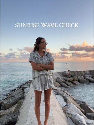 It’s the little things!!!! Like everyone lined up to watch the sunrise over Diamond Head 🥹🫶🏼 #morningroutine #wavecheck #hawaiilife #visithawaii #waikiki #surf #surfing #dayinmylife #traveltiktok #hawaiitiktok 