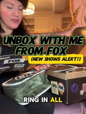 Unbox with me with FOX’s new comedy club!  . . . . #goingdutch #animalcontrol #comedian #elysedelucci 