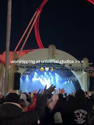 Rock the Universe was so fun! S/o @Brandon Lake this was his set. #fyp #rocktheuniverse #universalstudiosorlando #christiantiktok #worship #brandonlake #christian 