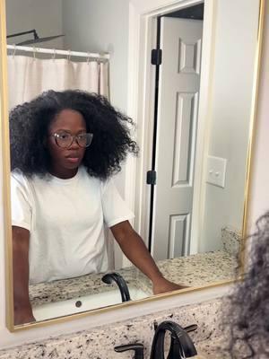 Healthy hair is in your reach. Txt “LolasCanvas” to 1-844-435-8938 #naturalhaircareproducts #naturalhaircaretips #hairgrowthproducts 