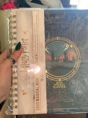 If you love #HarryPotter & you like to journal / use a planner - this one is so beautiful!! The design is perfect, & makes you feel like you’re gonna journal for your Hogwarts assignments. 🥰 I hate using digital notes, I have to write ✍🏼 stuff down myself or it disappears quicker than a memory charm. 😆 #2025weeklyplanner #Conquestjournals #sponsored #weeklyplanner  #journal #Hogwartsjournal #fyppppppppppppppppppppppp 