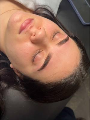 one of my favorite services 💫🤍 #waxing #eyebrows #browshaping #browtinting #ctbrows #ctwaxing #fypシ #fyp #esthetician #estheticianlife 