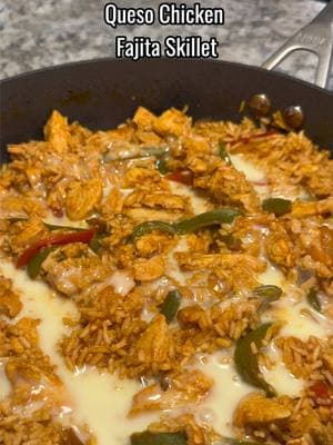 Queso Chicken Fajita Skillet starring @Gordo’s Cheese Dip !! One of our easy weeknight favorites!! 😋🔥#easydinner #gordos #queso #recipeidea