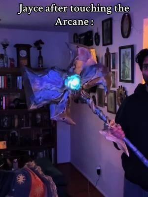 Thank you guys for the love on the finished hammer. It’s getting a companion very soon though ;3 #jayvik #jaycetalis #arcane #arcanecosplay #jaycetaliscosplay #arcaneleagueoflegends #leagueoflegends #cosplayprop #hammer #foam #viktornation 