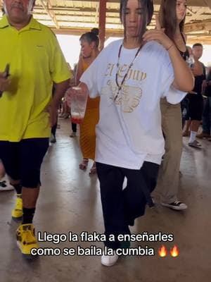 Llego la flaka a enseñar como se baila la cumbia #fyp #viral #viralvideo #parati #fypシ #video #viraltiktok #210 #dary #tiktokviral #956 #pulgadealamo #fy #pottet #baile #alamotx #sanantoniotx 