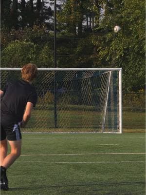 getting the dips down ☄️ #fyp #freekick #knuckleball #jabulani #football #footballer #Soccer #asmr #satisfying