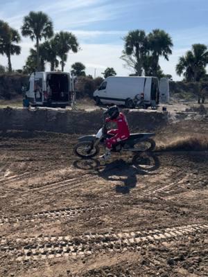 Bring back the plug edits  #motocross #dirtbike #starkvarg #motorcycle #moto #dirtbikes #gopro #jump #whip #scrub #setup #views #wheelie 