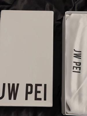 that feeling when you get a new purse >> #jwpei #jwpeibag #bagunboxing #purseunboxing #fashiontiktok #retailtherapy 