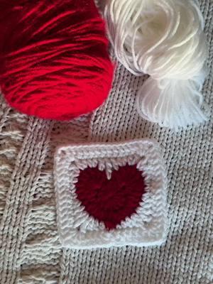 the perfect crochet project for valentines day ❤️ #crochetersoftiktok #valentinesdaygift #DIY #crochetheart #crochetideas #grannysquare  