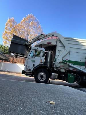 #garbagetruck #garbageman #frontload #frontendloader #trash