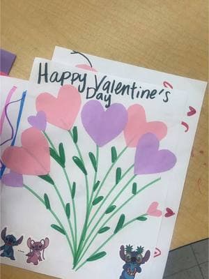 The kids worked so hard on the cards 💕 #maestra #maestralife #teacher #teacherlife #ValentinesDay #valentinesdaycard #valentinesdayideas 