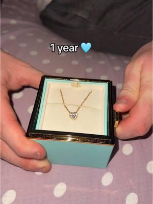 Necklace box with elevated heart necklace 🩵 #swaveo #swaveojewelry #disney #promisering #couples #bestie #swaveoring #heartring 