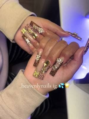 book if your in the #818 💘💅🏻🎀  #acrylic #acrylicnails #longnails #xlnails #nail #nails #fyp #fypシ #prettynails #cutenails #charmnails #charms #goldnails #sfv #sfvnailtech #sfvnails #sylmar #pacoima #arleta #noho #losangeles 