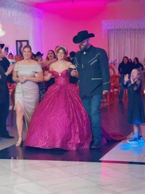 #dvenuereceptionhall #bodasusa #quinceañeracheck #quinceañeras2024♥️ #xvaños #xvargentina #chandlerhighschool #quincepartyideas #peruquinceañera #patogray #weddingmesa #goviral #beauty #quinceañerasbelike #quinceamexico #mesaquinceañera 