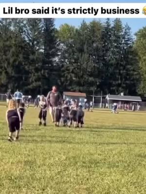 Stiffarm King 👑 🤣#foryoupage #fypシ #fy #followme #viral #polkcountyfl #863 #2024 #florida #comedy #comidian #funnyvideos #funny #like #voiceover #digitalcreator #foryou #share #football 