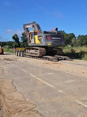 volvo power 💪 #corridos #constructionindustry #earthmovers #bluecollar #heavyequipment #operadores #paratii #trackhoe #heavyequipment_life #excavation #paratiiiiiiiiiiiiiiiiiiiiiiiiiiiiiii #heavyequipment #puragentehidrahulica #bulldozers#dirthwork  #caterpillar_daily #tiktok 