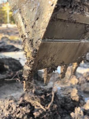 Growl or a purr 🤪 #campaya #asmr #sounds #mud #splash #clay #dig #mote #water #control #lowland #sealevel #waterpark #hydraulics #bobcat #E48 #miniexcavator #work #landclearing #foryou #foryoupage 