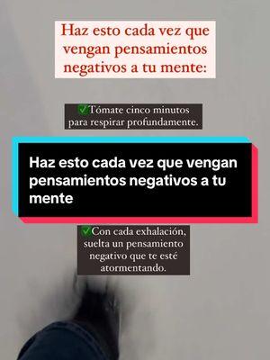 Los pensamientos negativos siempre van a llegar a nuestra mente, pero debemos saber esquivarlos para que no nos afecte.  Tener inteligencia emocional es súper importante para saber lidiar con los pensamientos negativos.  Comenta si haz tenido que lidiar con pensamientos negativos sin poder eliminarlos de tu mente. #transformandovidas #autoestimafeminina #mujeresqueinspiran #amorpropio #pensamientosnegativos #pensamientospositivos💭😌 