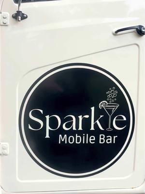 Sparkle es el único carrito donde la gasolina es Ron y el motor arranca con Tequila 🍸 DM para reservar tu fecha 🗓️ #sparklegt #mobilebar #eventos #guatemala #cocteles #fiesta 