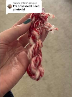 Replying to @Vittoria here’s my scrap yarn spinning tutorial!! Hopefully explains some things but please comment with any questions, I’m happy to answer :) #handspunyarn #yarnspinning #artyarn 