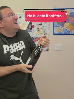 Ho fatto un buco sul soffitto col tappo del prosecco #magnagatiinamerica #bucosulsoffitto #prosecco #sciabolarechallenge 