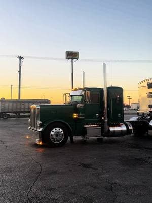 needs more low #peterbilt #389 #dumpbucketmafia #largecar #eastgenesis #enddump #enddumpmafia 