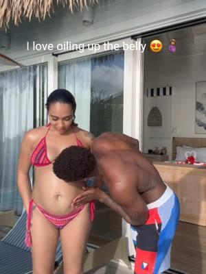 I love oiling Rissa’s belly 😍🤰🏽 #rissandquan #pregnant #pregnancy #couples #couplestiktok #couplegoals #werehavingababy #vacation #couple 