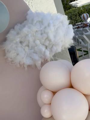 #clouddiy #cottoncloud #balloonsdecor #balloonsmiami #balloonarrangement #partymiami #babyshower #birthdayballoon #miamidecoration #babyshowerdecor 