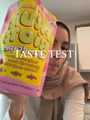 Yummmm 🍏🍋🍓🫐  #fruitriot #sourcandy #grape #tastetest #fruitriottastetesting 