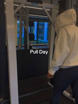 Been a while since we posted gym content. ✨🤸🏾‍♂️ #Lifestyle #dayinmylife #lifestylevlog #gymvlog #pullday #wpb #influencerlifestyle #foryou #backday 