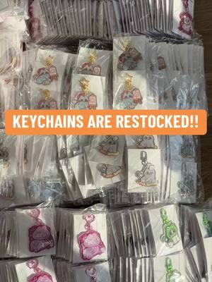 Yayyyy keychains are here!!!! This is Fine cat is back and there’s one new design that I absolutely love 🥹💗 all of them are linked!!! #keychains #catkeychains