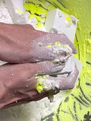 Chalk splits & crush #asmr #gymchalkasmr #gymchalkcrush #oddlysatisfying #fypシ #asmrsounds #asmrvideo #asmrtiktoks #crunchyasmr #gymchalkreforms #freshgymchalk #dyedgymchalk #dyedgymchalkasmr #cornstarch #cornstarchasmr #cornstarchsqueaks