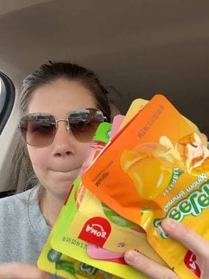 A little snack with bubs for the carline 😅 #candy #SnackTime #carline #fyp #foryoupage #tiktok #viralcandy #viral #momtok 