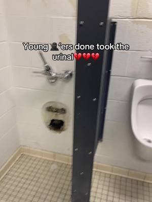 Cant have nothing bro😭#fyp #school #bathroom #urinal #yns #blowup #viral #famous #views 