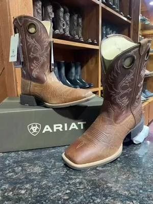 Nuevas botas Ariat Elephant print😉‼️‼️  Para caballero estilo sport Rodeo 🤠‼️ Ariat nuevos diseños ya  disponibles en tienda‼️ no te quedes sin las tuyas hacemos envios a todo estados unidos 🇺🇸 what's 918 361 65 86 #ariat #viralvideo #fyp #reposting   #Texas #Colorado  #NewMexico #California #Missouri #NorthCarolina #Florida #Arizona #Arkansas #Virginia #newyork #hats  #forupage #westernwear #cowboycityww #cowboycitywestern #cowboyboots #forupage  #viral  #cuadra  #modavaquera  #ariat  #forupage  #pyfツ  #vaquero  #jaripeo  #baile  #tendencia  #ariat 