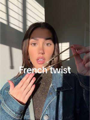 Can’t leave home without it #frenchtwist #frenchpinstyles #frenchpin #pinhairstyle #pinhair #hairtok #hairtiktok 