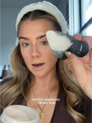 if you have dry skin or you struggle with your undereyes looking cakey or creasing this method I’ve found really really helps with those issues and increased longevity of my makeup 👏👀 I do a two step powder process using both talc free powders (safe for acne). The products & shades are 🔗 in my L T K.  #dryundereyes #dryundereyeroutine  #settingpowder #bluringsettingpowder #loosesettingpowder #settingpowdermakeup #settingpowders #viralmakeup #acnesafemakeup #acnesafepowder #talcfreemakeup #talcfreepowder @Tower 28 Beauty @makeupbymario 