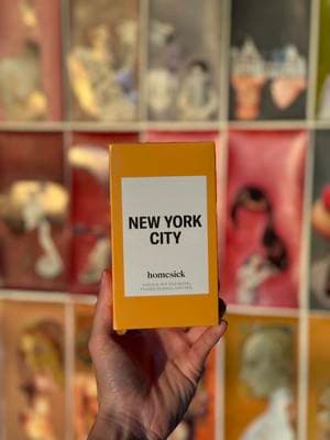 Invite a piece of the big apple into your home with our NYC candle (no subway scents included) 🍎🗽 #homesickcandles #newyorkcity #nyc #nycguide