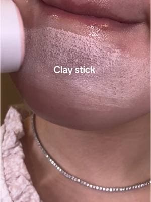 The textured skin will always be my pet peeve 😵‍💫 #claystick #pores #skintexture #cloggedpores #cloggedskin #kbeauty #skincaretips 