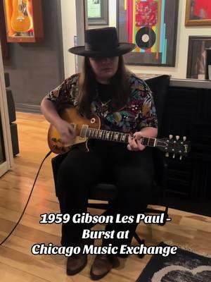 @chicagomusicexchange very kindly let me visit The Vault, and handed me this very special guitar to try… 1959 Gibson Les Paul ‘Burst’ - played through a 1949 ‘tv panel’ Fender Deluxe 😍 Thank you so much, it was such a treat to visit again! @gibsonguitar @gibsonguitaruk  #chicagomusicexchange #chicago #guitarshop #burst #gibson #vintageguitar #steppingout #bluesbreakers #johnmayall #ericclapton #memphisslim 