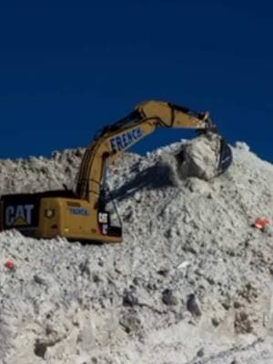 #snowmageddon #tenyearsago #boston #snow #snowfarm #seaport #🔴⚫️💪🏼🇺🇸 #snowaroundtheclock #historic #winter #bostontiktok #snowtiktok @NBC10 Boston @metallica #nothingbeatspassion #lovewhatyoudo #drivenbypurpose #wlfrench #weplowboston #wemoveboston 