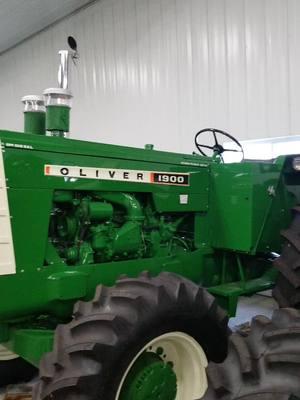 That 4-53 Detroit diesel Jimmy screaming in our 1900 oliver mfwd wheatland series b! ft @Garrett  #tractortok #fyp #tractor #oliver #white