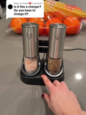 Replying to @Sandra❤️ they are sooo easy to recharge ✨ #cooking #kitchen #KitchenHacks #cookingessentials #salt #peppergrinder #grinder #MomsofTikTok #sunsetsavings #tiktokshopfinds #dealsforyoudays 