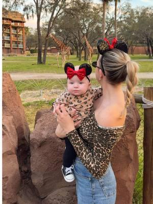 hakuna matada 🦒🌿🦓🐆#animalkingdomlodge #animalkingdom #safari #disney #disneyworld #disneymom #girlmom #blair #5monthold #babydisney #babysfirsttriptodisney #momandmini #hakunamatata 