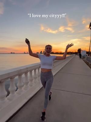 sunset run!! 💖🌴🏃🏼‍♀️✨🦋 #runtok #Running #tampa #utampa #runningmotivation #runwithme #halfmarathon #workoutmotivation #bayshore #tpa 