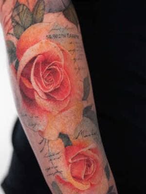 Here is a sleeve I did recently with both fresh AND healed roses!! 🌹 I am often asked how my color tattoos heal, and I love to get healed photos because I think they heal great!! #tattoos #healedtattoo #tattoosleeve #rosetattoo #tattooideas