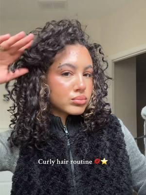 This routine makes my hair look so😍 • • • #relatable #curlyhair #curls #curly #hair #hairroutine #curlyhairroytine #grwm #beauty 