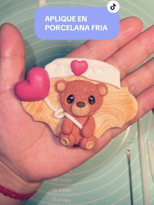 #creatorsearchinsights aplique en porcelana fria #airclay #clay #clayart #coldporcelain #coldporcelainclay #porcelanafria #masafrancesa #masa #biscuit #porcelanicron #foamy #foamimoldeable #handmade #oso 