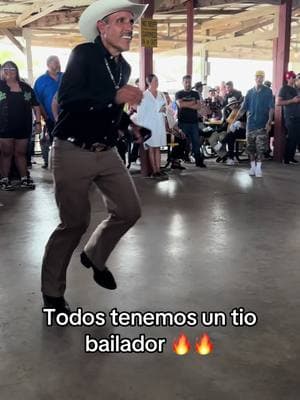 Todos tenemos un tio bailador 🔥#fyp #viral #viralvideo #parati #fypシ #video #viraltiktok #210 #dary #tiktokviral #956 #pulgadealamo #fy #pottet #baile #alamotx #sanantoniotx 